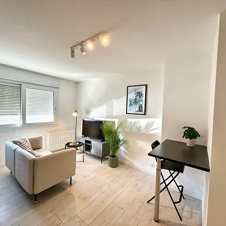 Calme Parking * Le Monastere