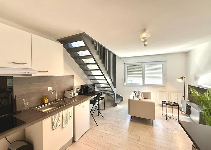 Calme Parking 아파트 Le Monastere