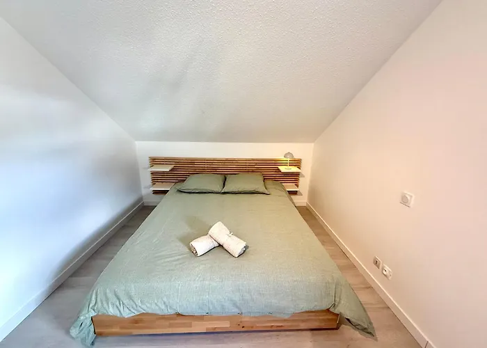 Calme Parking * Le Monastere